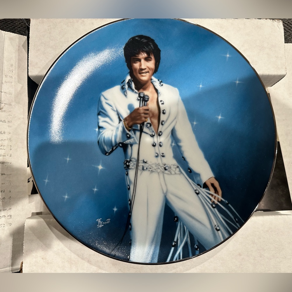 Delphi King of Las Vegas Elvis Collectors Plate